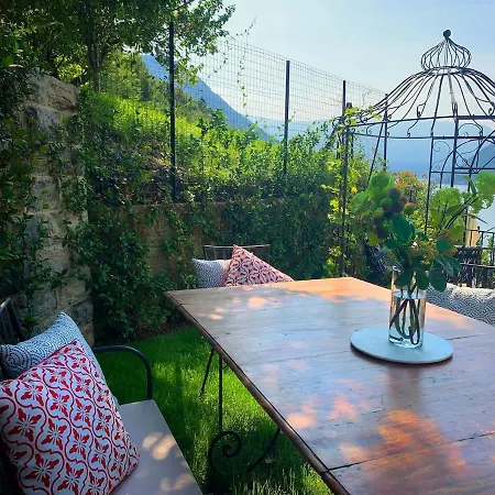 Apartment Luxury Getaway With Pool, Garden & Privacy *