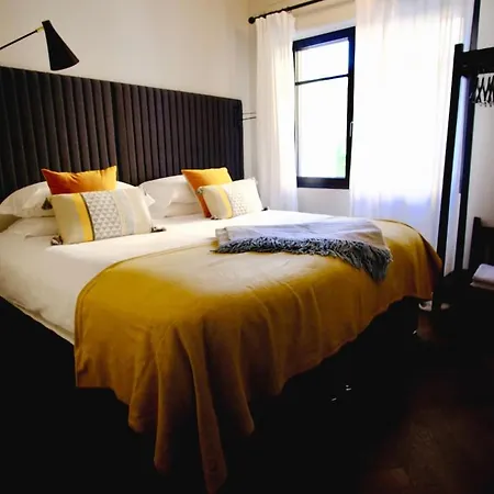 Apartment Luxury Getaway With Pool, Garden & Privacy