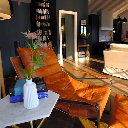 Apartment Luxury Getaway With Pool, Garden & Privacy